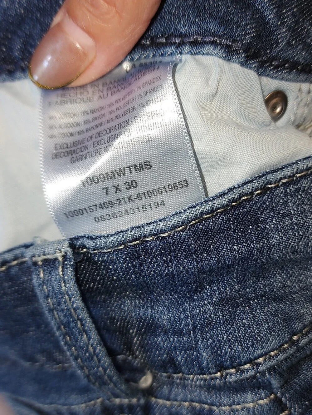 Wrangler Women's Straight Leg Jeans in Dark Blue with Contrast Stitching